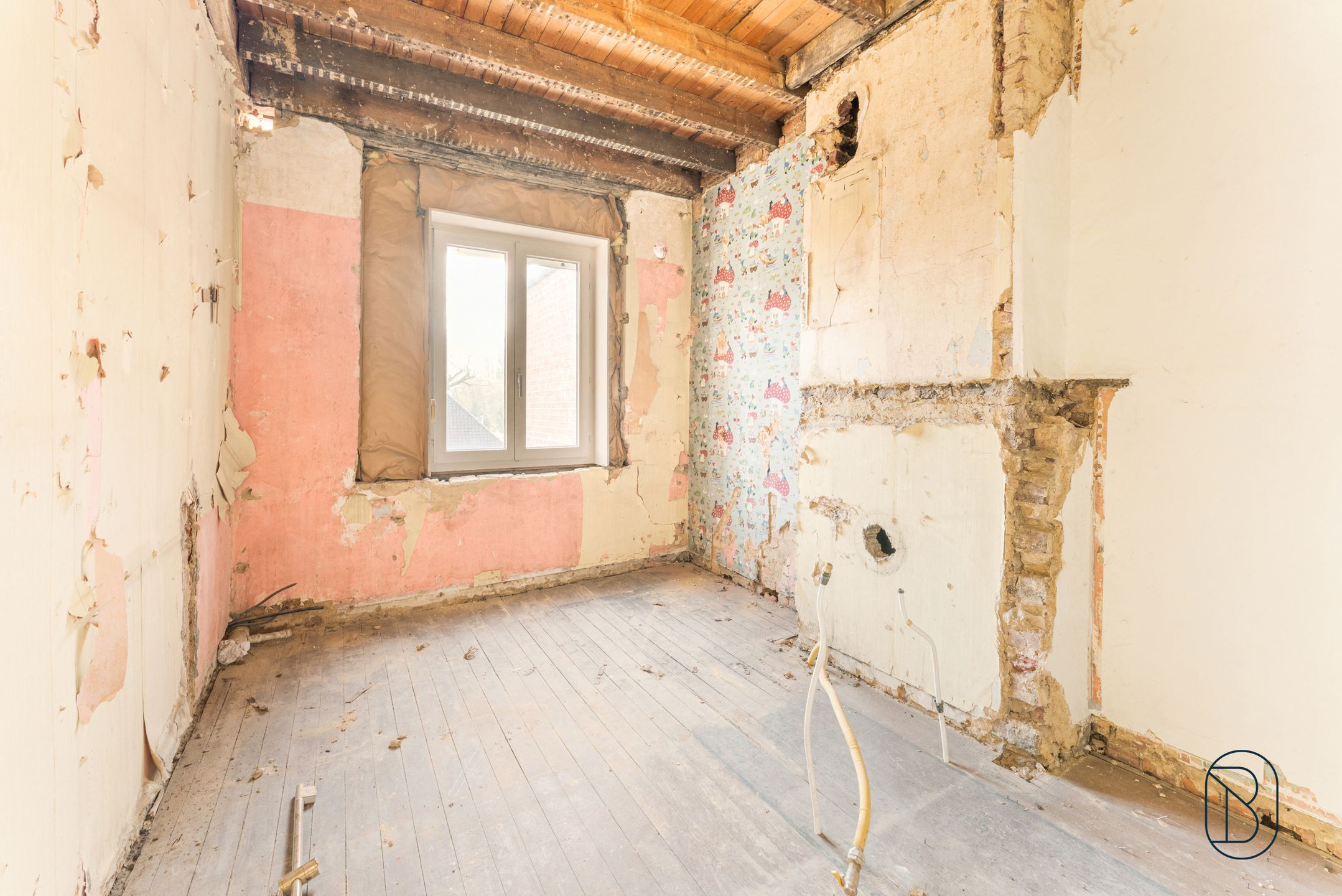 Topgelegen rijwoning met veel potentieel vlakbij het centrum foto 18