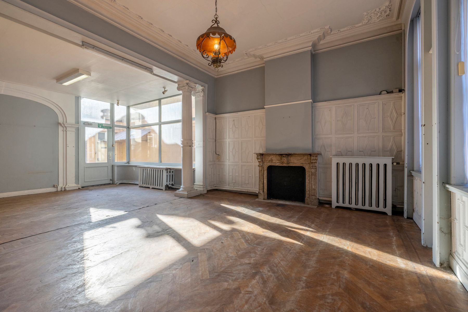 Te renoveren herenwoning met 5 tot 7 slpk en groot magazijn foto 2