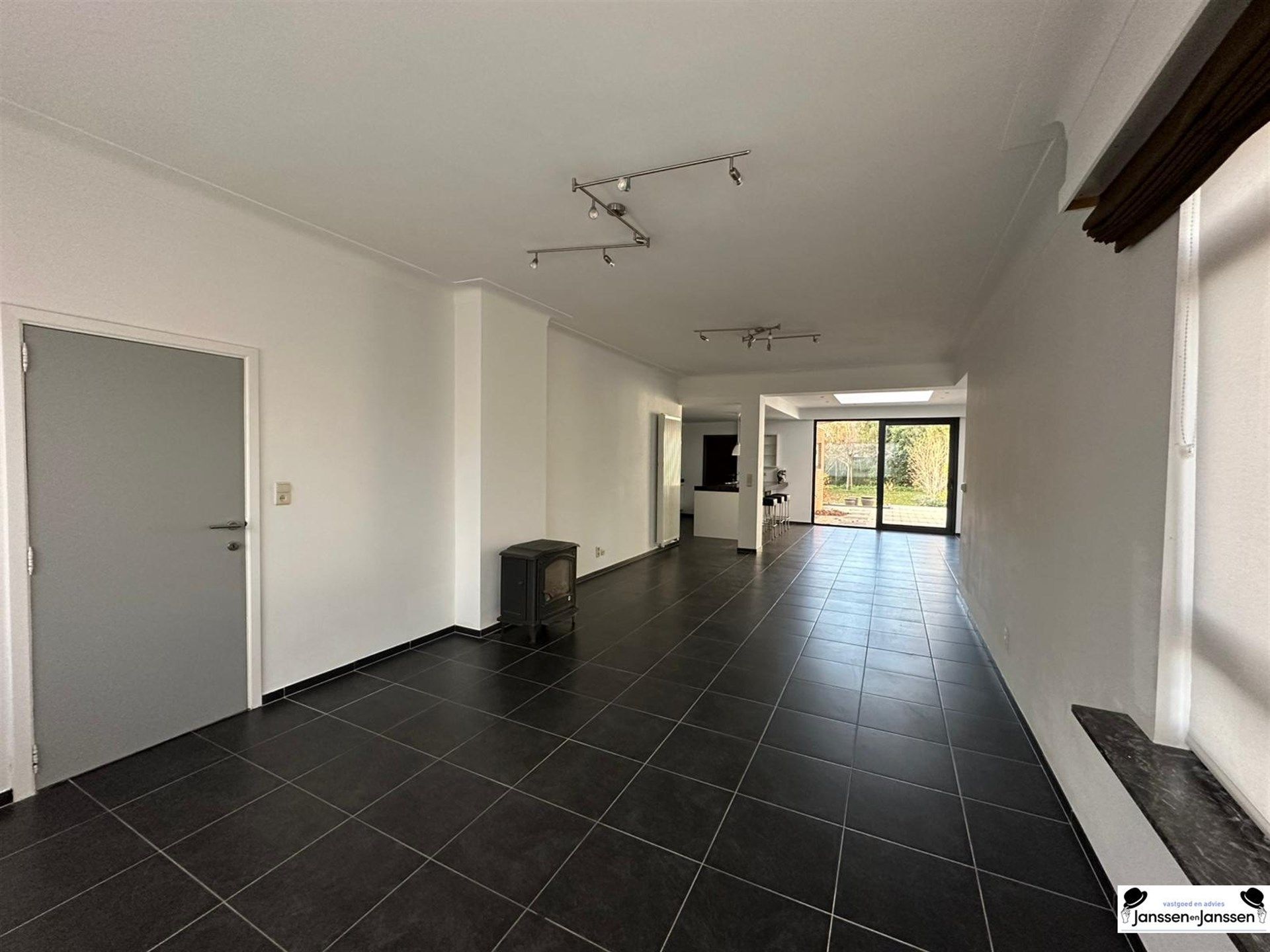 Ruime halfopen bebouwing met zonnige tuin te Gooreind te huur foto 6