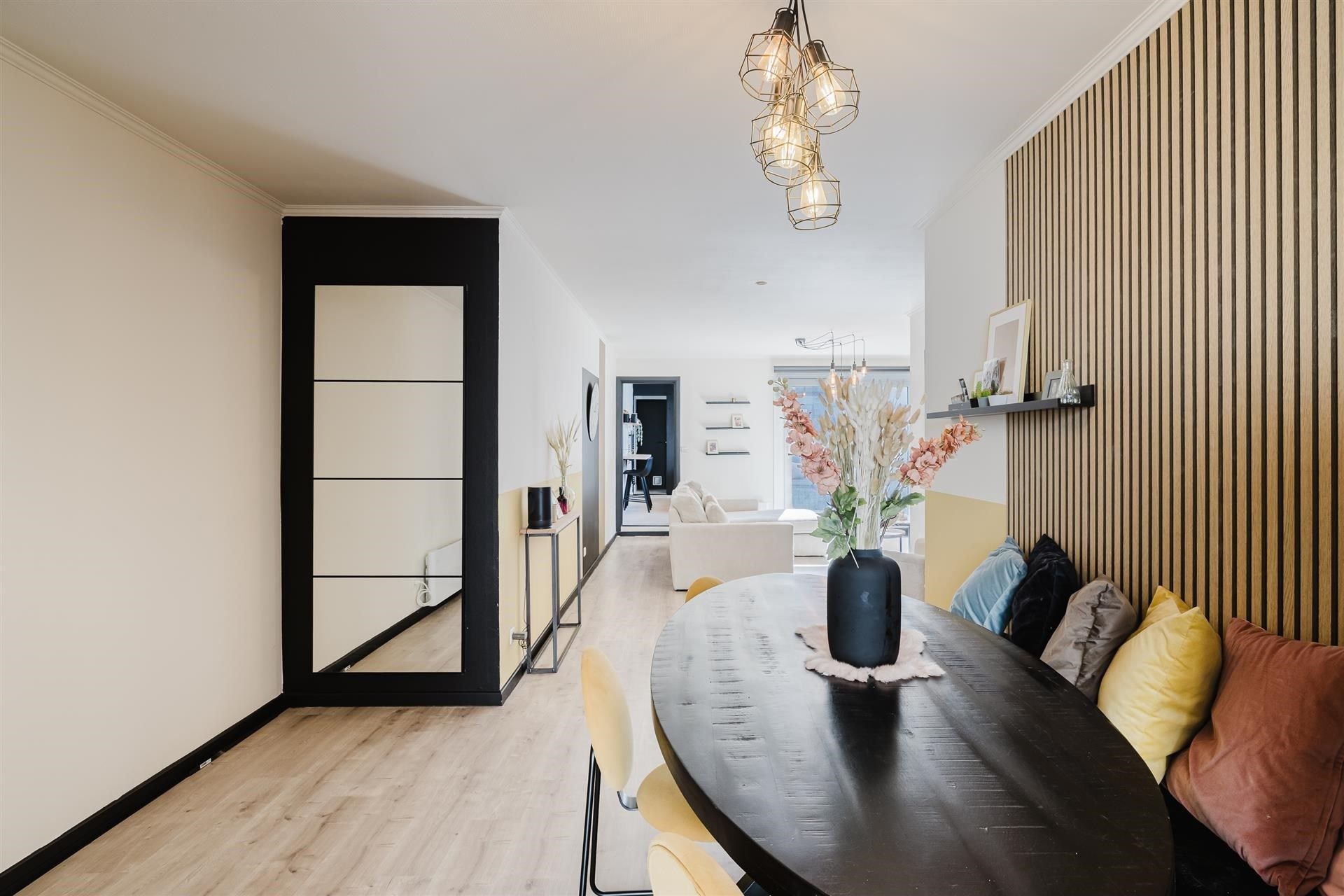 Prachtige gerenoveerde woning met 3 slks op topligging foto 2