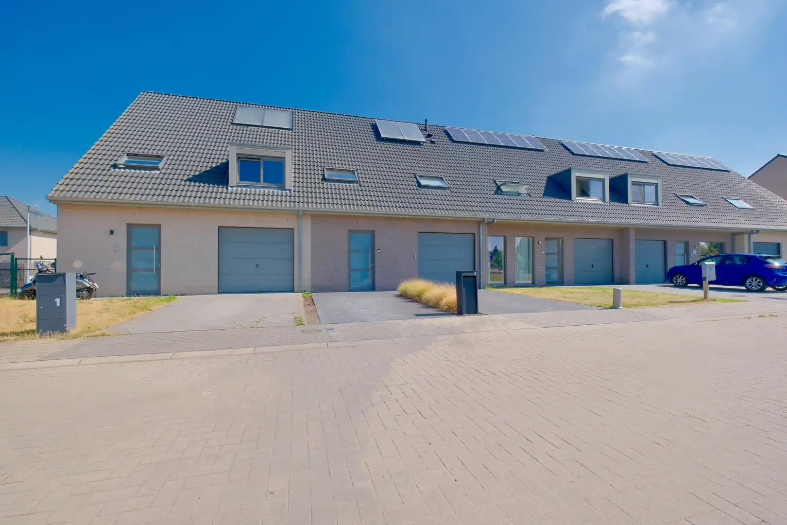 Lichtervelde - Prachtige recente woning met 3 slpks, garage en tuin foto {{pictureIndex}}