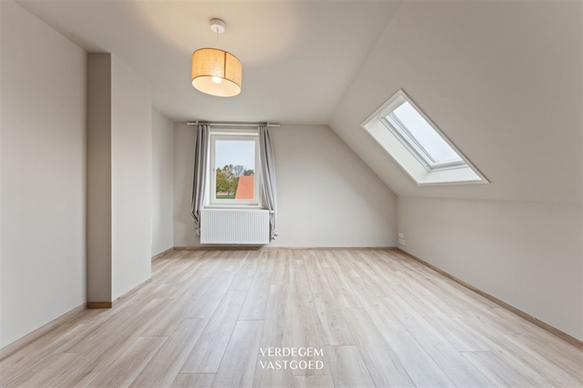 Woning op toplocatie in landelijke stijl met 5 slaapkamers en zonnige tuin foto 18