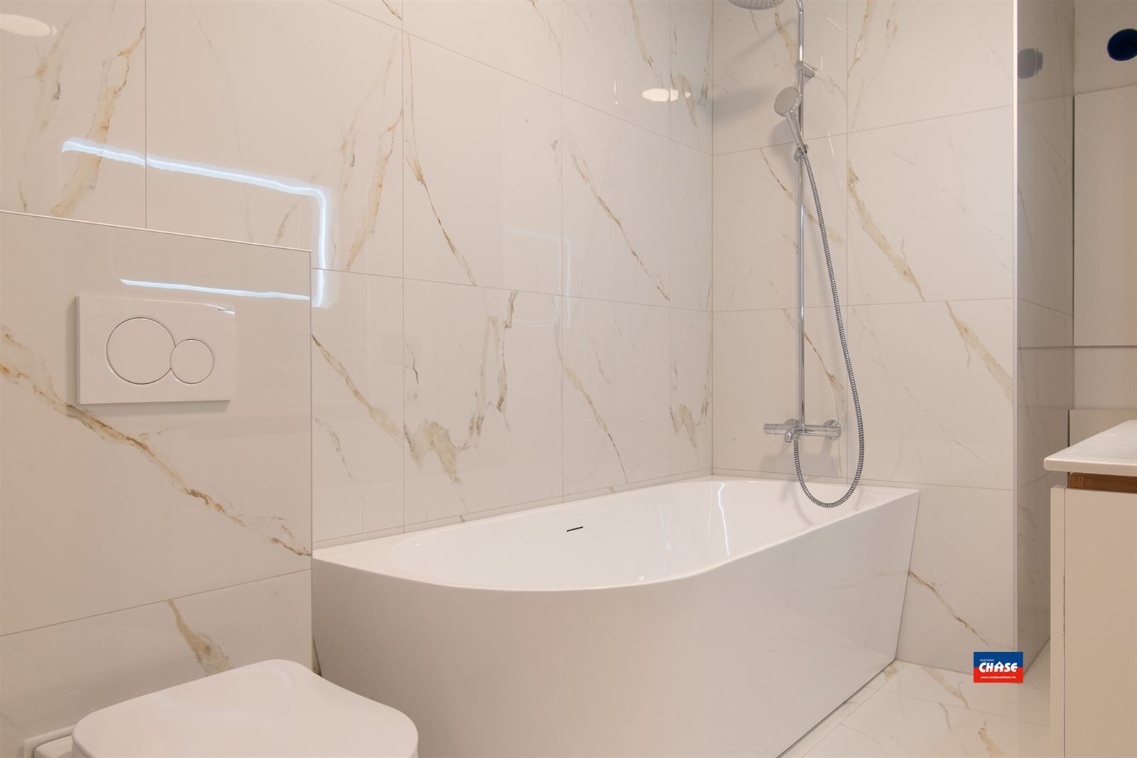 Nieuwbouwwoning met 4 slpks, 3 badk en tuin foto 16