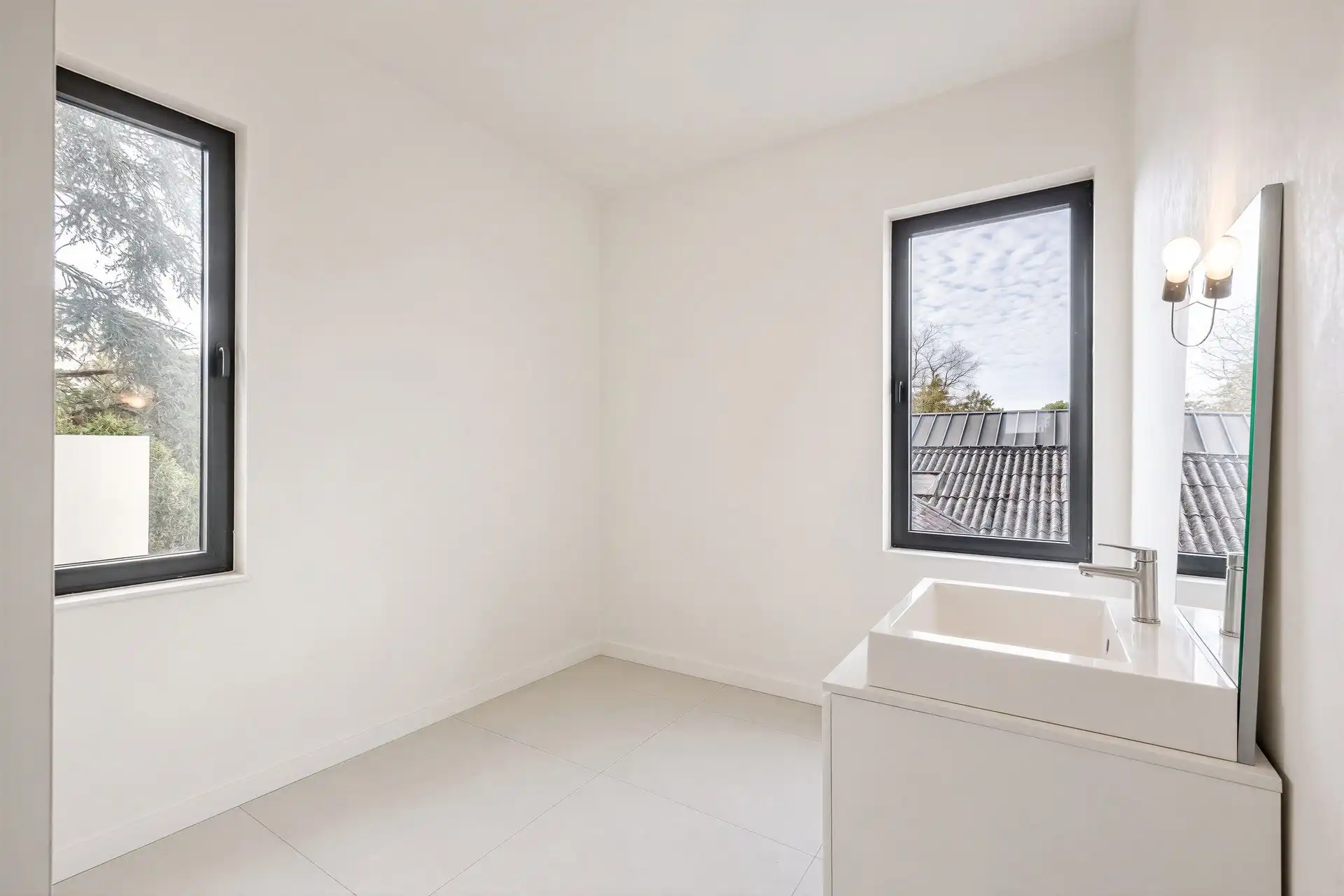 Karaktervol herenhuis met art-decoallure, ruime magazijnen en zuidgerichte tuin  foto 18