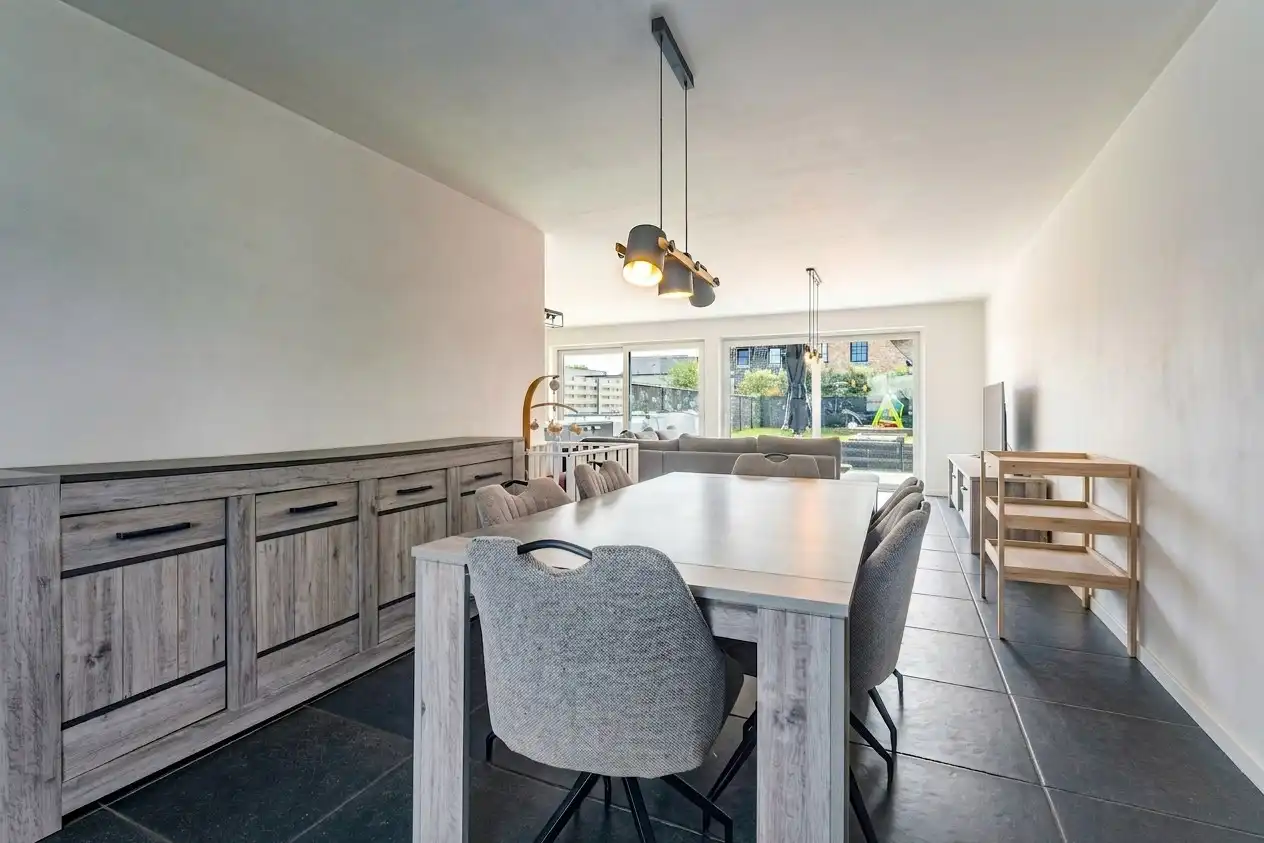 Recente instapklare woning met 3 slaapkamers, zonnige tuin en garage op De Mokker foto 3