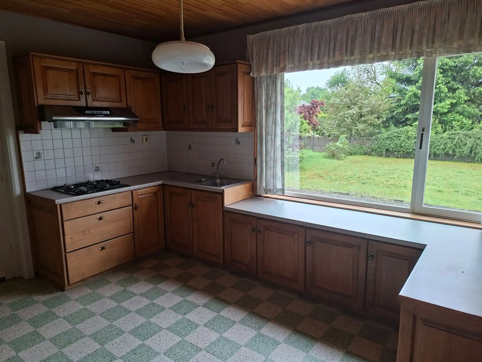 Volledig te renoveren woning met tal van mogelijkheden op een ruim perceel. foto 3