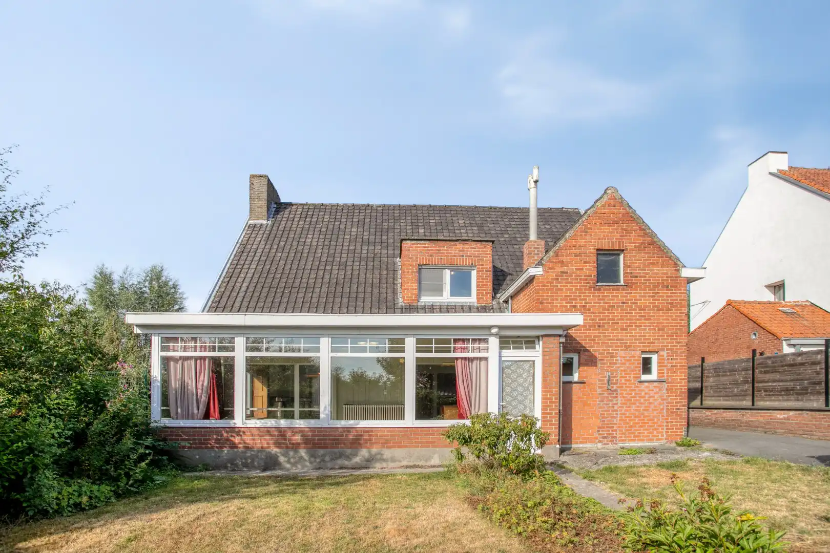 Open bebouwing met 4 slaapkamers en grote garage! foto 15