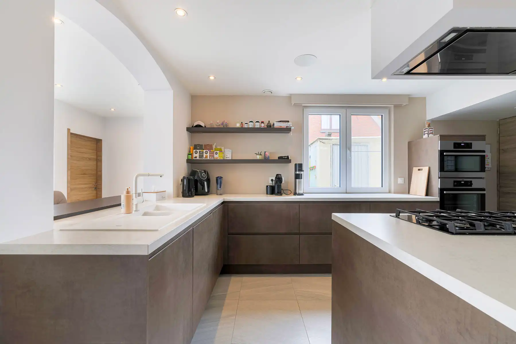 Gerenoveerde gezinswoning met 3/4 slaapkamers, garage en tuin foto 7