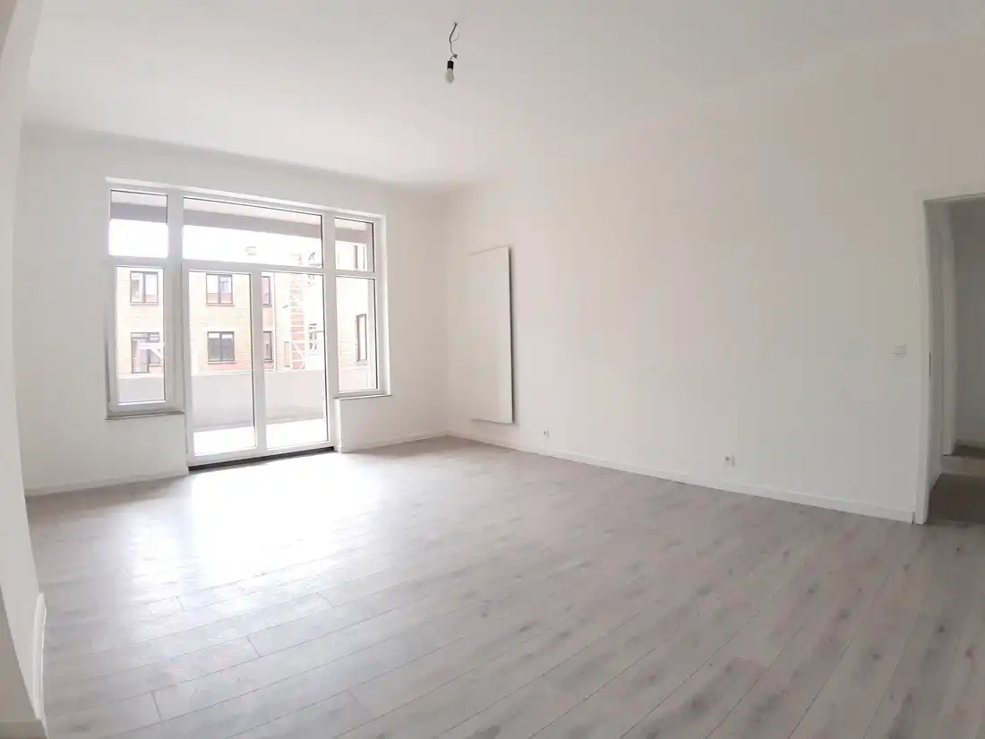 Zeer ruim gerenoveerd appartement te Hasselt foto 13
