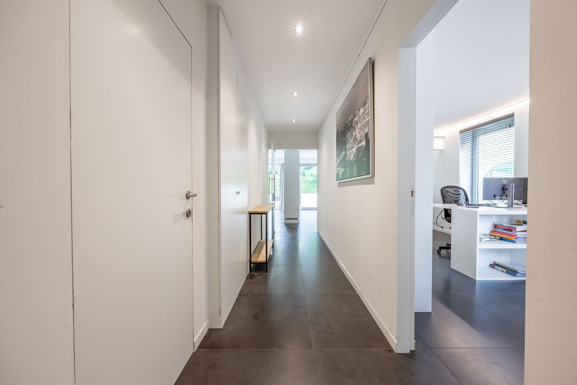 BEDRIJFSGEBOUW MET MODERNE WOONST foto 5
