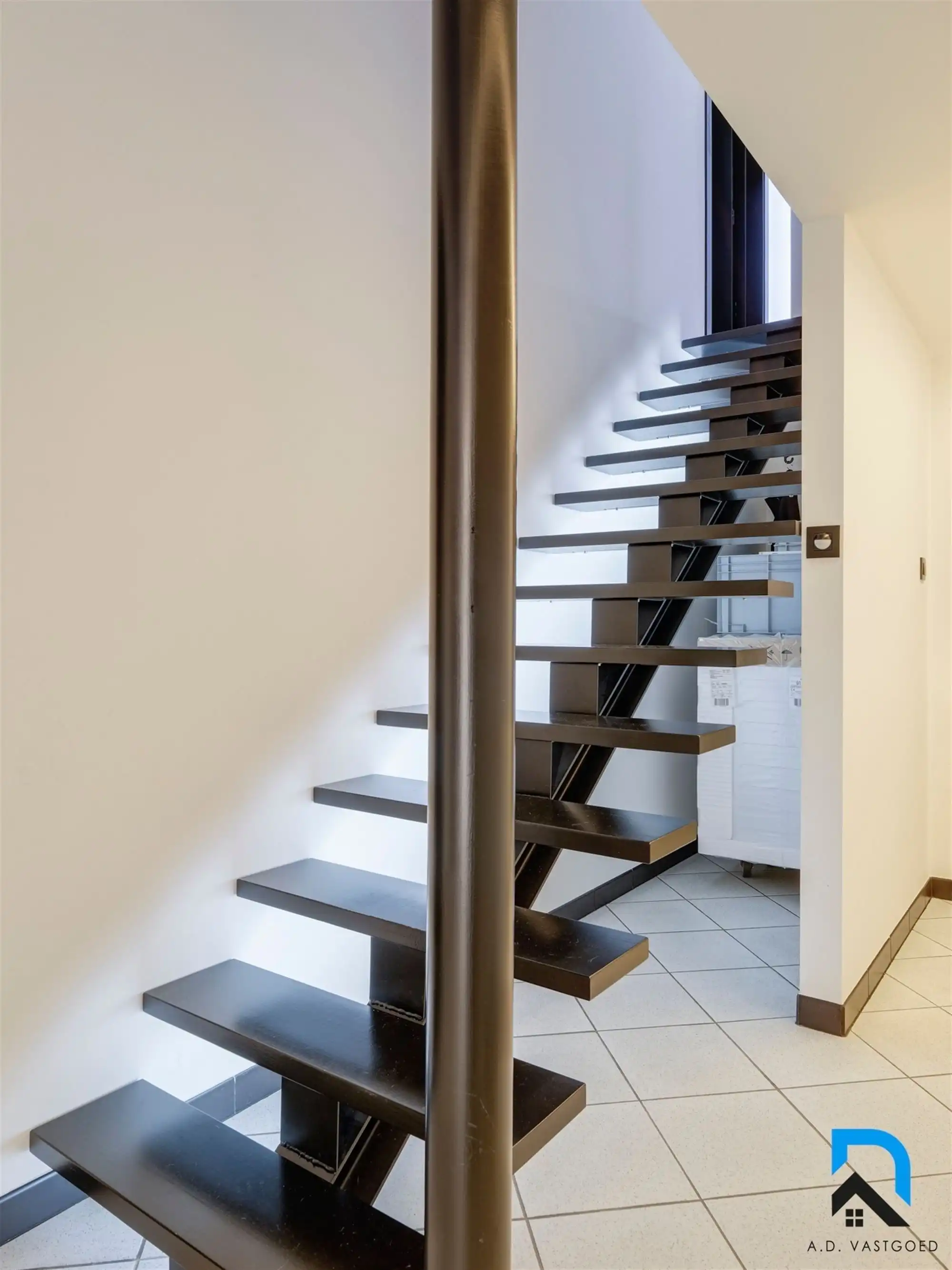 Ruime woning met prachtige tuin foto 22