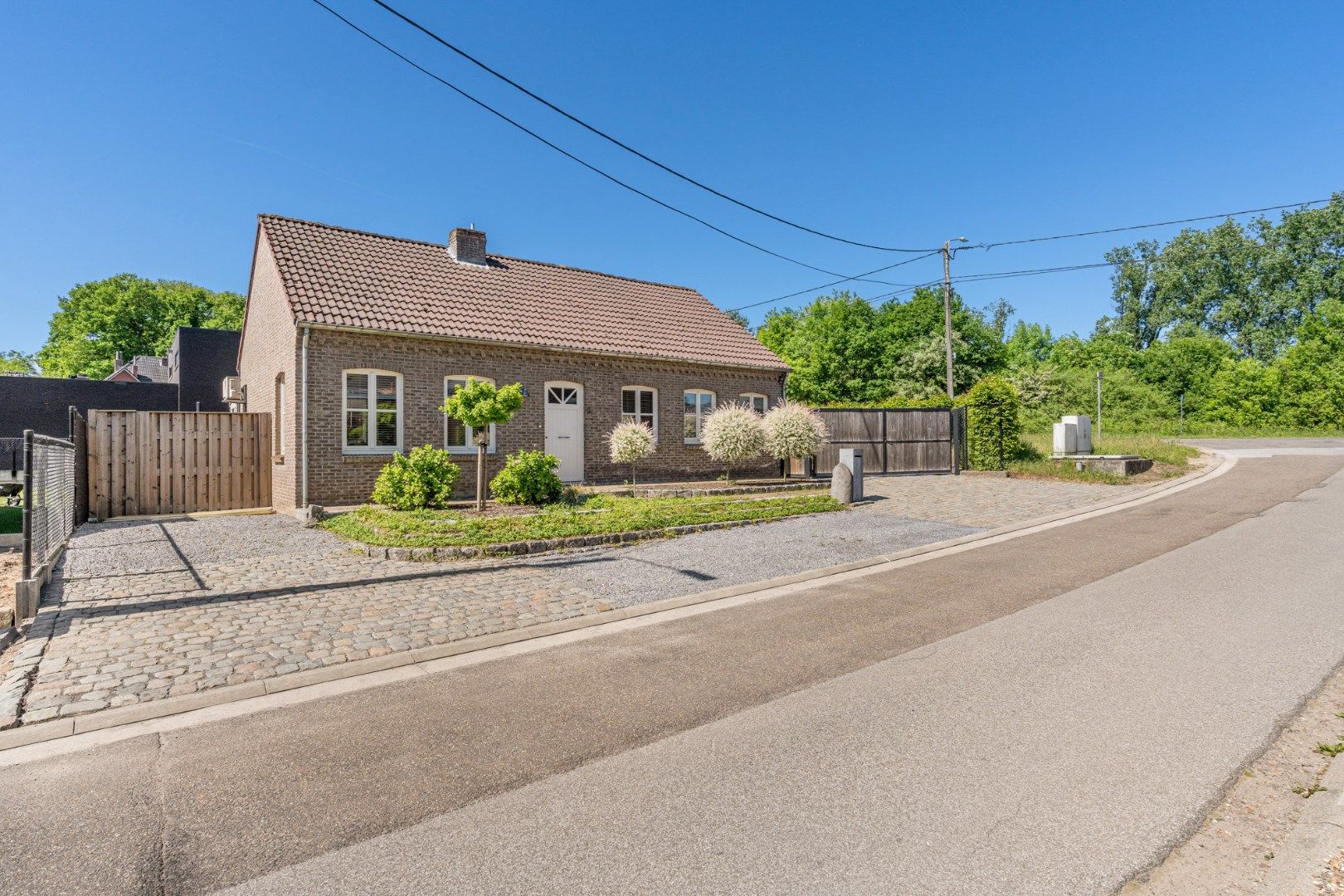 Instapklare woning gelegen op een perceel van 6a26ca vlakbij bossen en prachtige wandel- en fietsroutes! foto {{pictureIndex}}