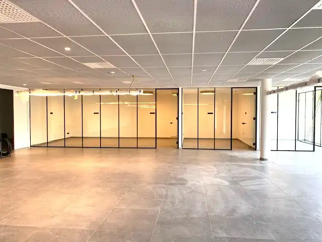 Stijlvolle kantoorruimte 300+m² met 16 autostaanplaatsen ideale ligging langs E313. foto 9