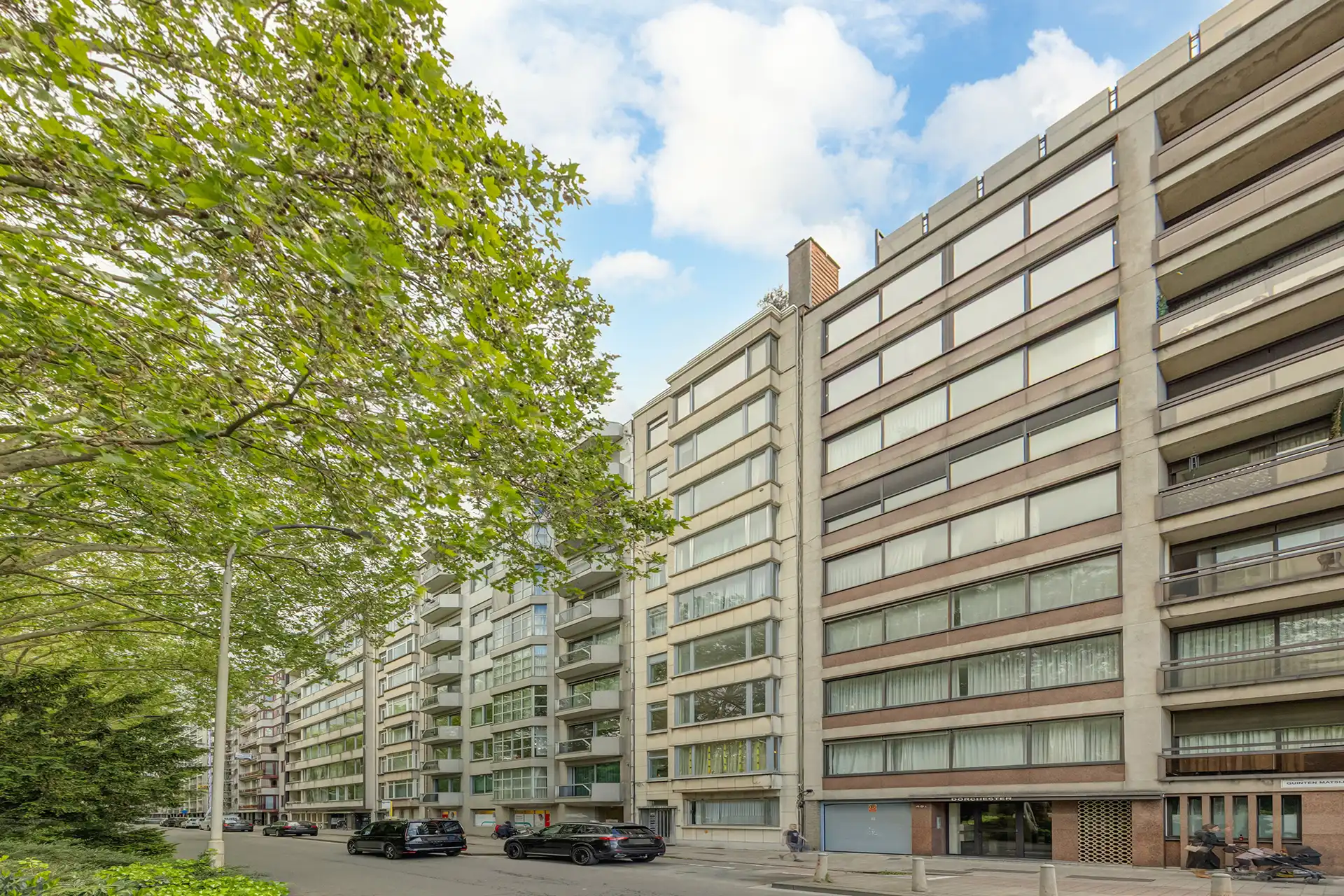 Instapklaar appartement met 2 slpk's + bureau met parkzicht foto 18
