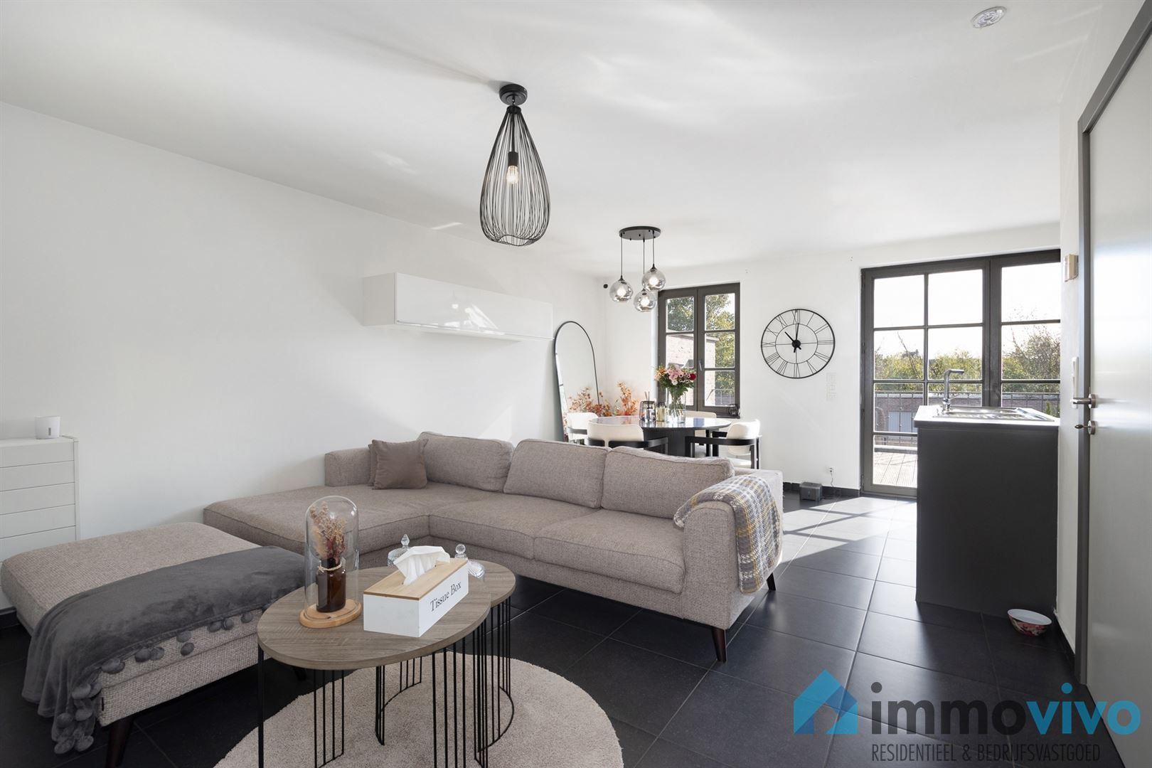 Stijlvol 2-slaapkamerappartement met groot terras en lift (bouwjaar 2007). foto 2