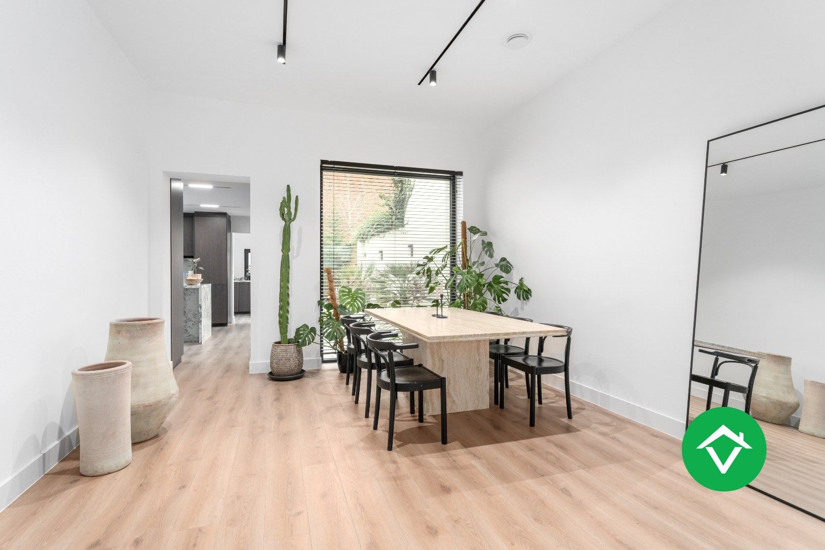 Hoog gerenoveerde woning met tuin en 4 slaapkamers te Roeselare foto 5