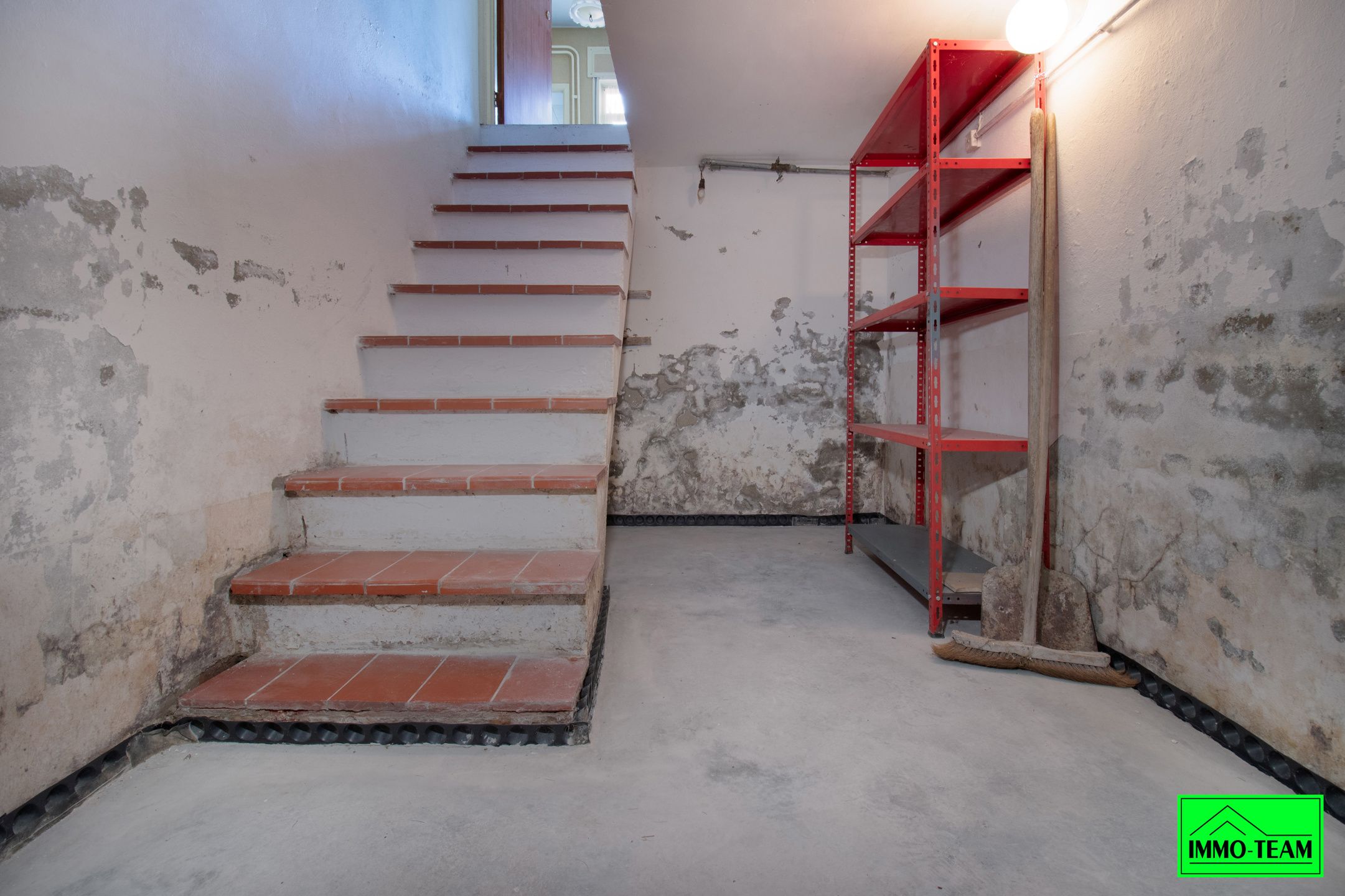 Solide op te frissen 2-gevelwoning met 4 slaapkamers foto 19
