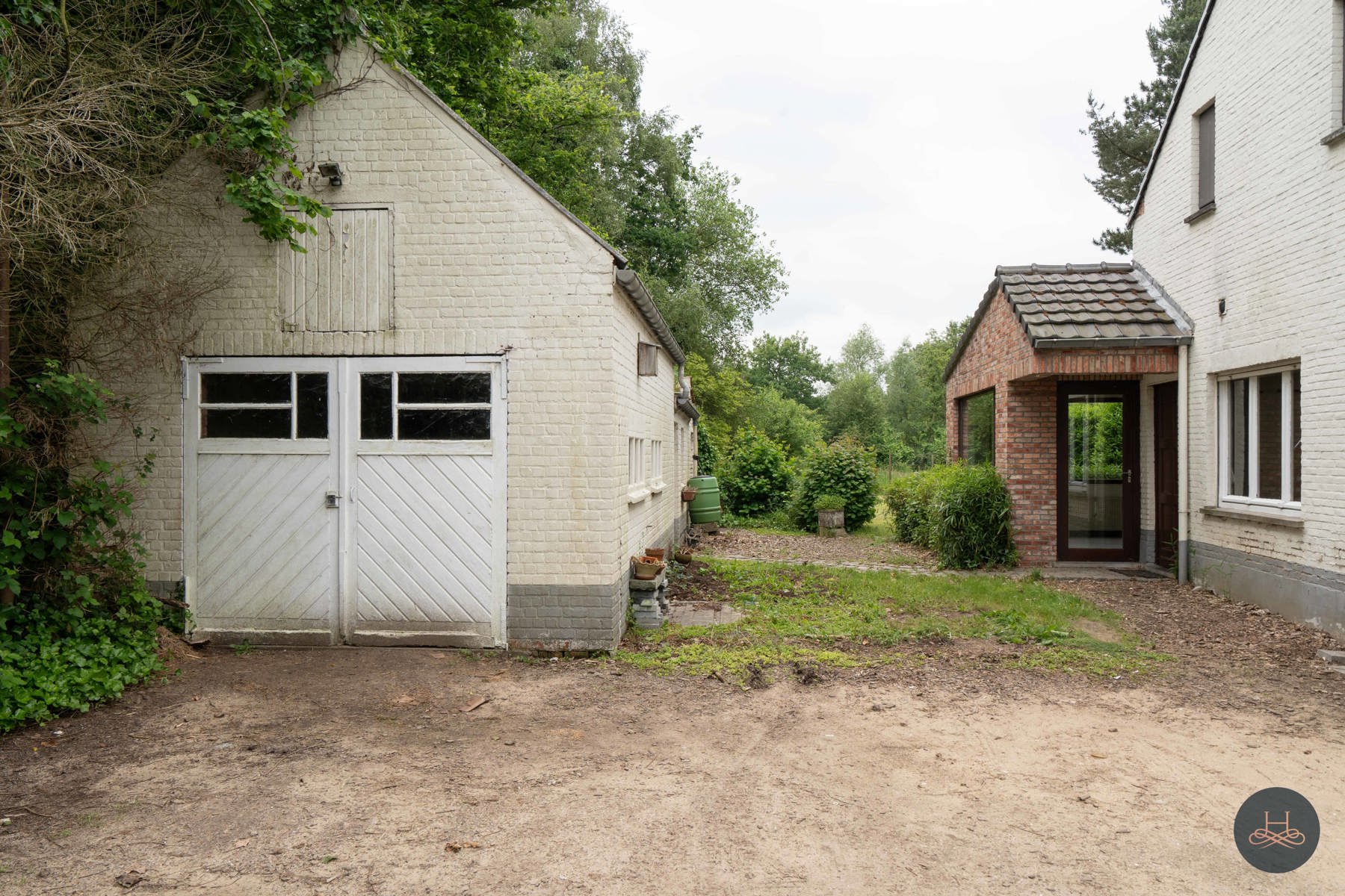 Achterliggende gezinswoning op rustgevend perceel foto 18