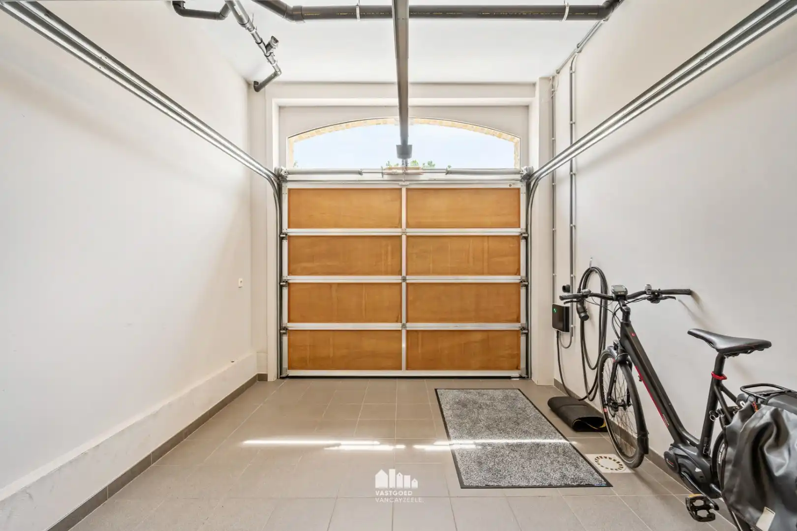 Exclusief en karaktervol herenhuis met 6 slaapkamers, inpandige garage en zonnige stadstuin in hartje Ieper foto 17