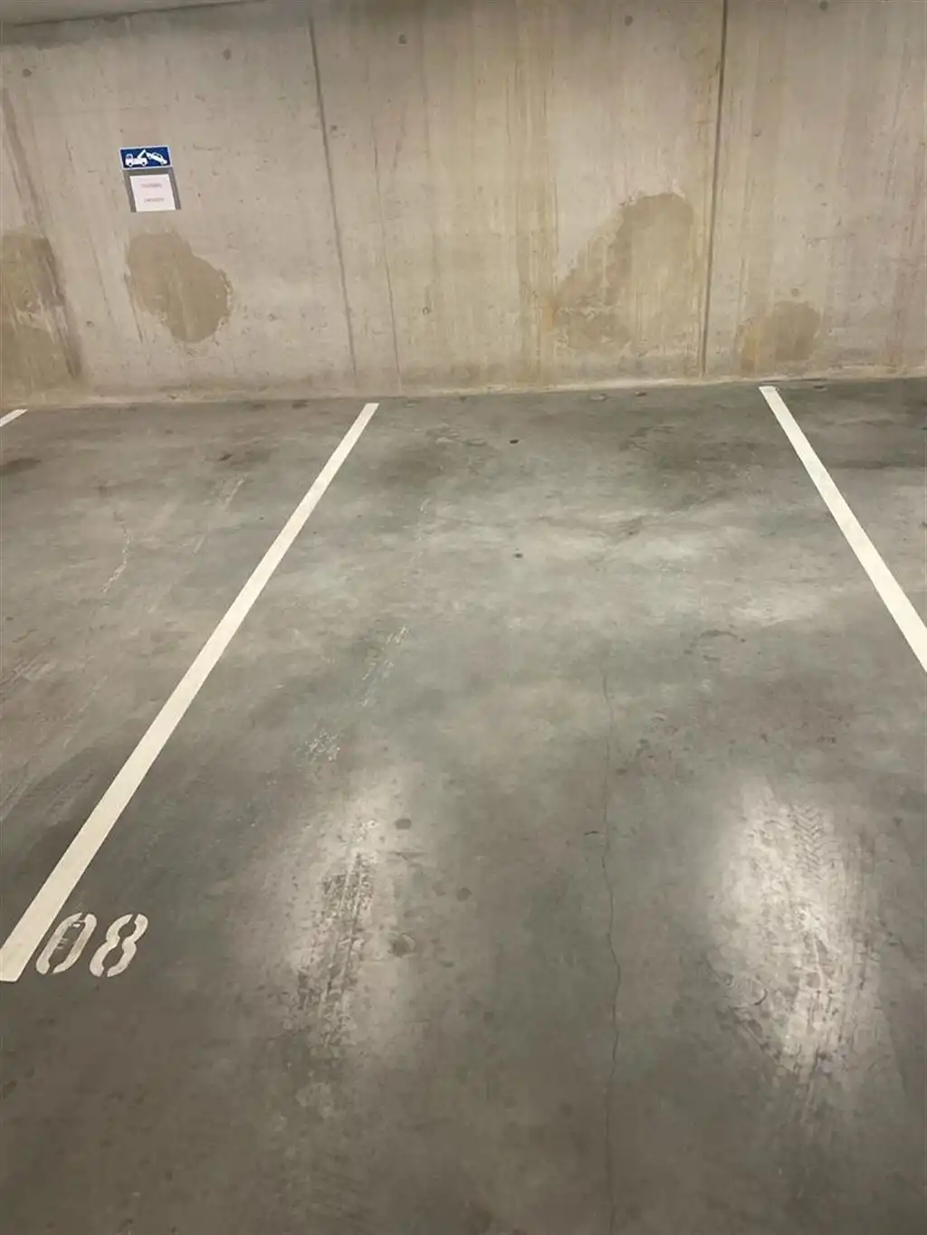 Autostaanplaatsen  foto {{pictureIndex}}