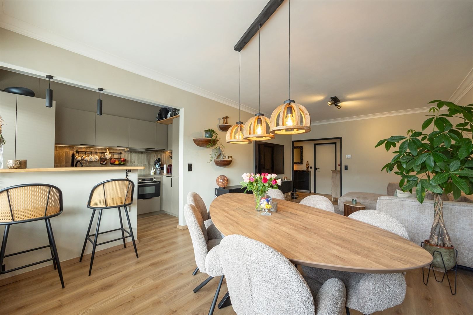 Gerenoveerd appartement (2024) met veranda foto 3