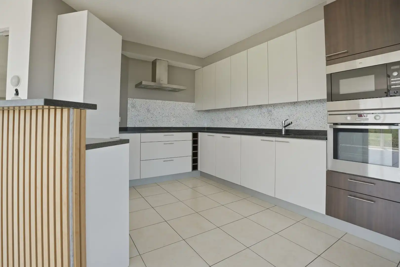 Energiezuinige woning met 5 slaapkamers en uniek panoramisch zicht te Sint-Joris op 457 m². foto 9