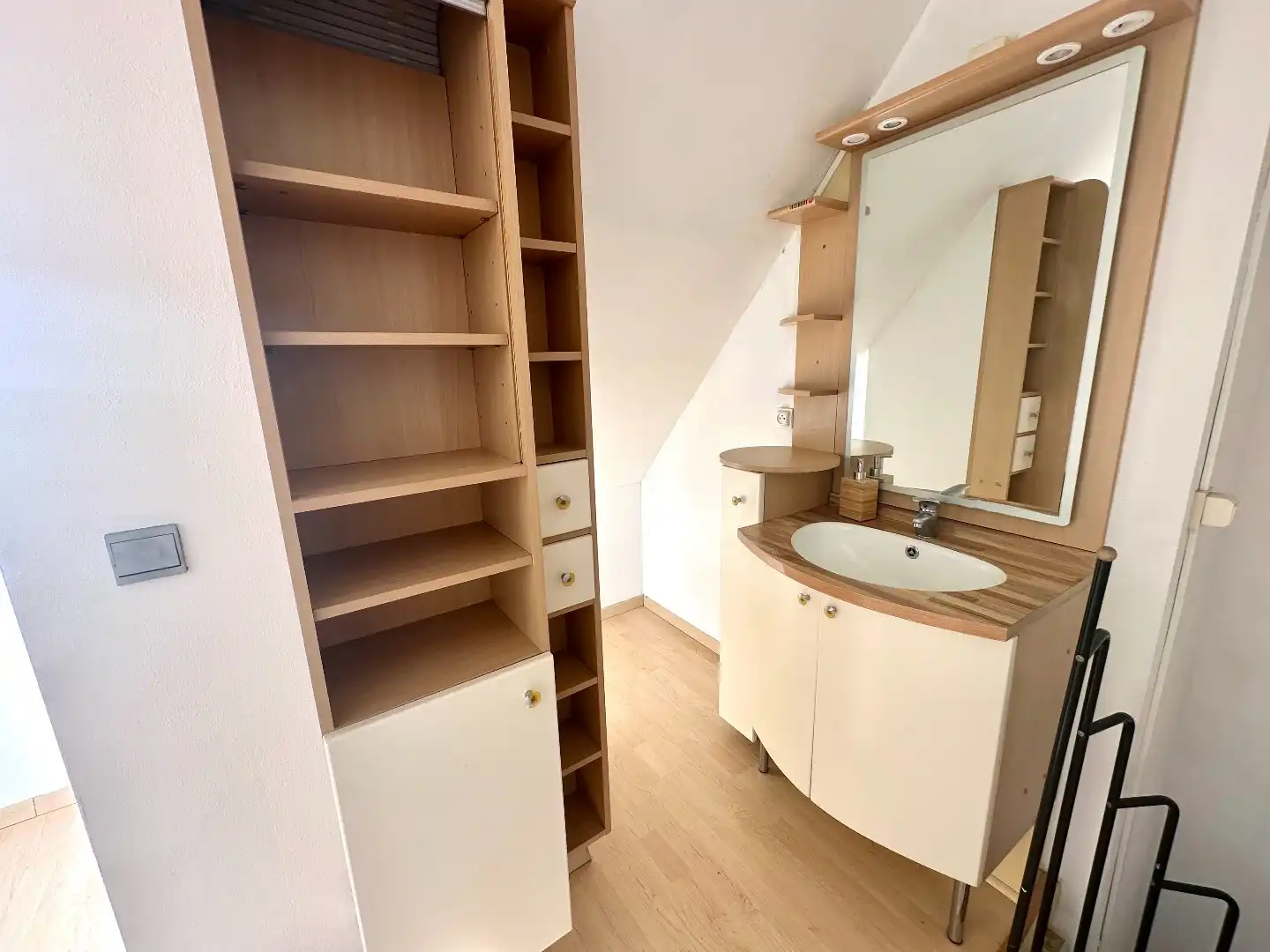 Gezellig duplex-appartement met terras en autostandplaats in rustige wijk te Hasselt foto 13