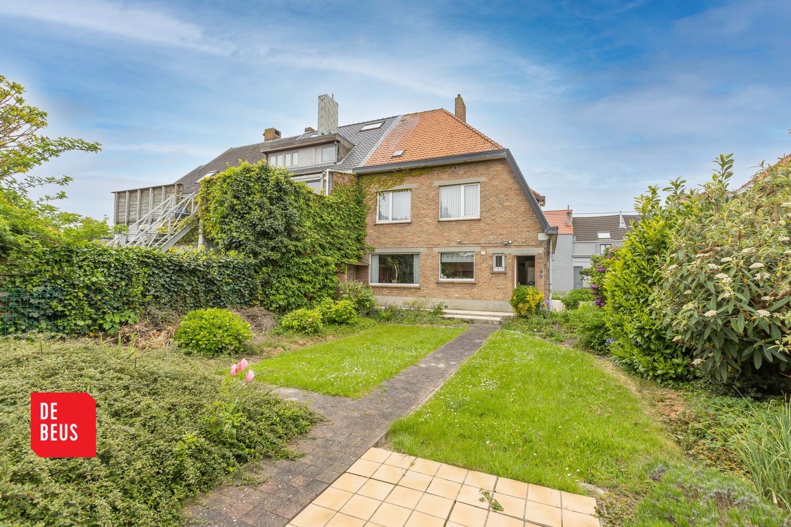 Verzorgde woning met 3 slpk en een grote zonnige tuin foto 1