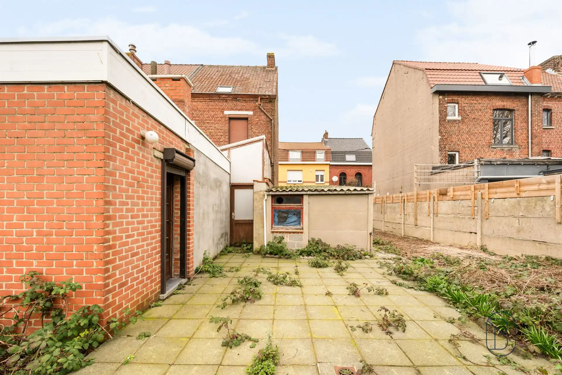 Halfopen bebouwing met tuin en garage foto 14
