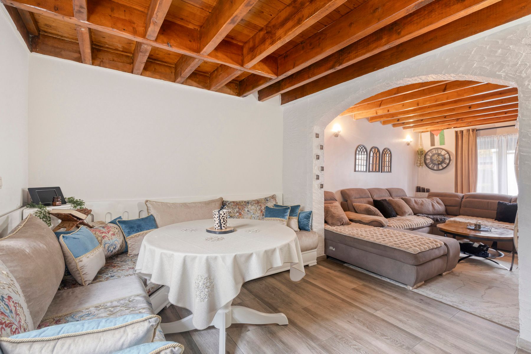 HOB met 4 slaapkamers, oprit en klein tuintje foto 5