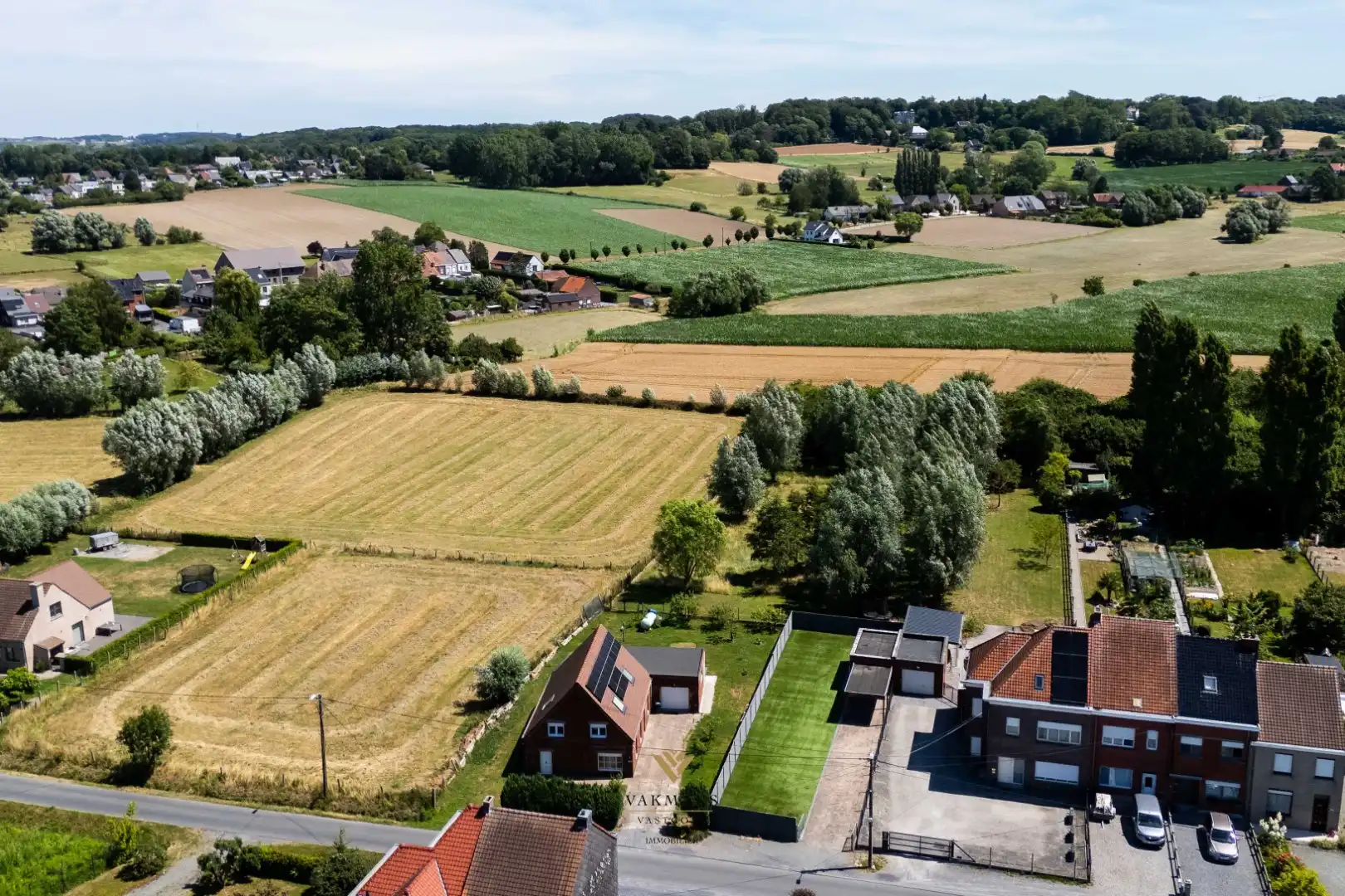 Alleenstaande woning op den buiten met 3 slaapkamers en garage foto 27