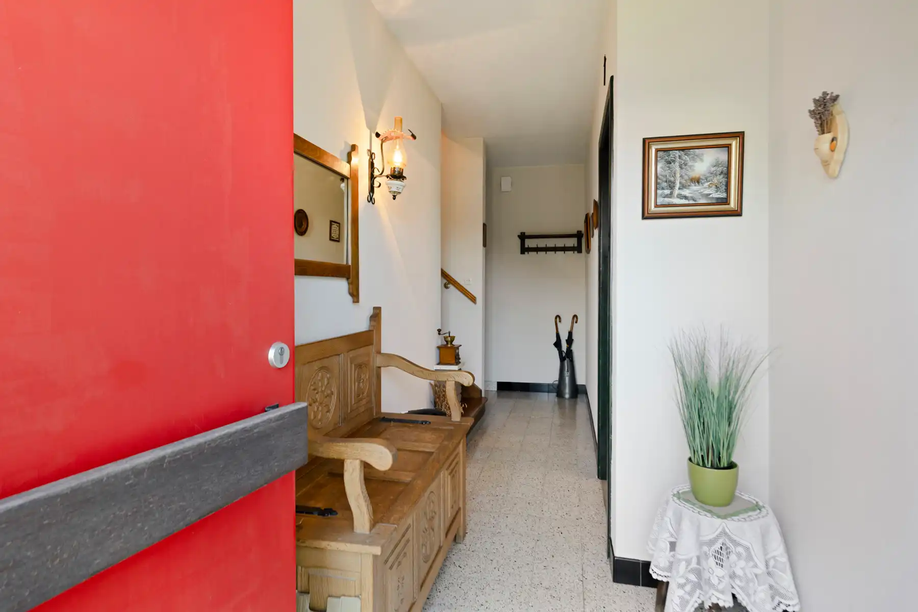 Charmante woning met mooie tuin, 3 slaapkamers en garage foto 3