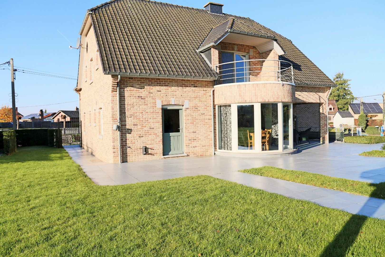 Prachtige woning met 5 slaapkamers, bureau, kelder, garage en tuin te 's Gravenvoeren foto 2