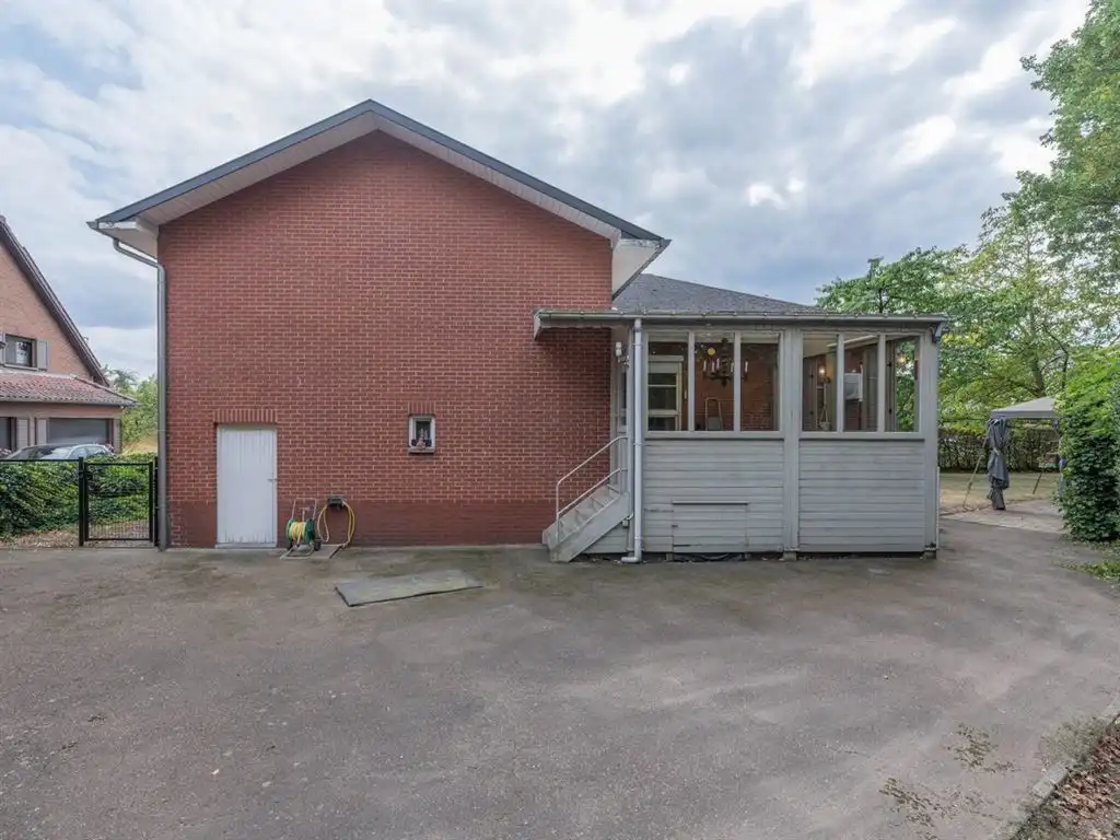 Goed onderhouden, op te frissen splitlevel woning foto 4