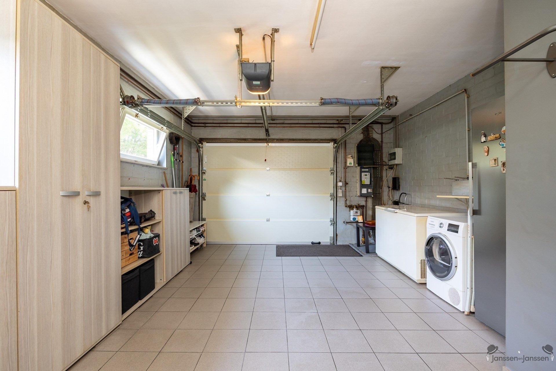 Ruime laagbouw woning met 4 slaapkamers, tuin en garage in hartje Brasschaat foto 9