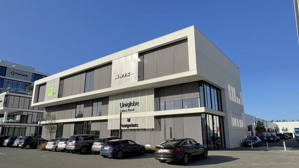 Instapklaar en ingericht kantoor te huur vlakbij E19 in Kontich foto 2