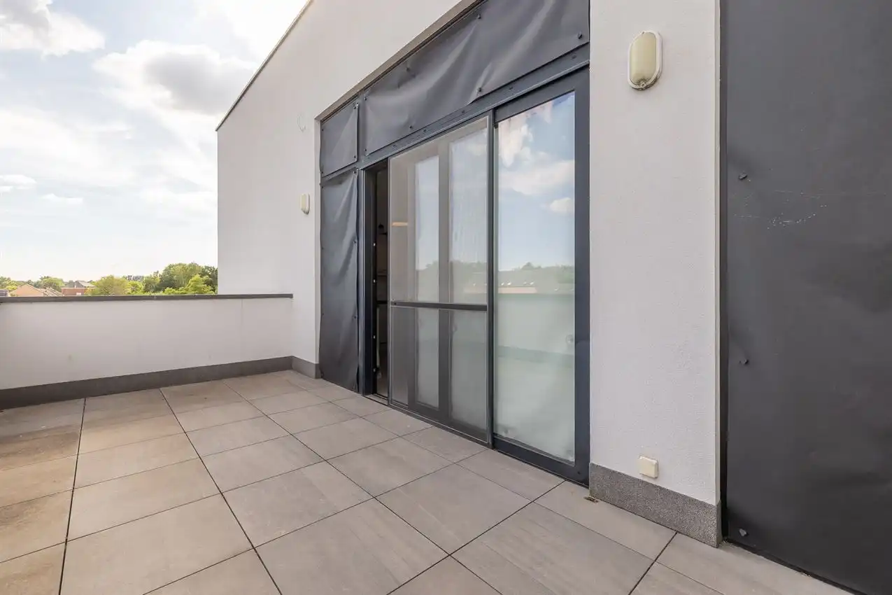 Ruime, zonnige penthouse met 2 slpk. en 2 ondergrondse autostaanplaatsen foto 9
