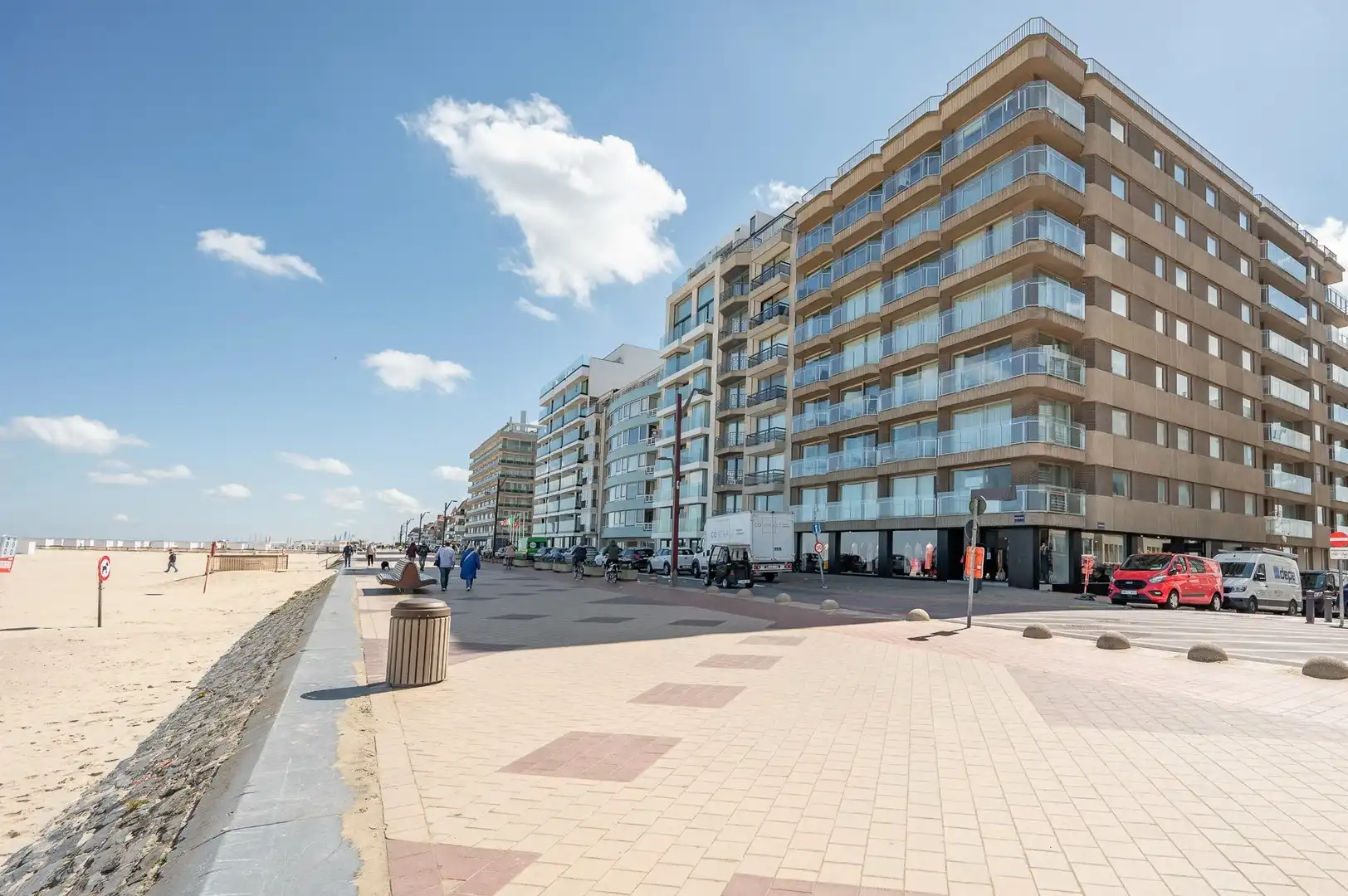 Fantastisch appartement met adembenemend zeezicht ideaal gelegen op de zeedijk in het Zoute. foto 10