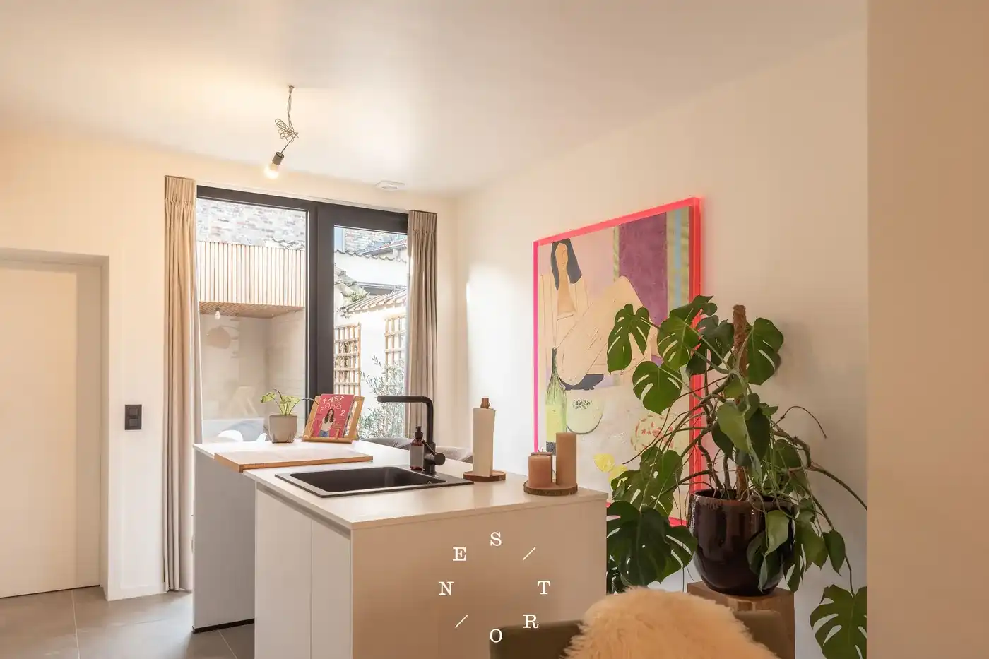 Stijlvol en kwalitatief gerenoveerde stadswoning te koop in Brugge foto 4