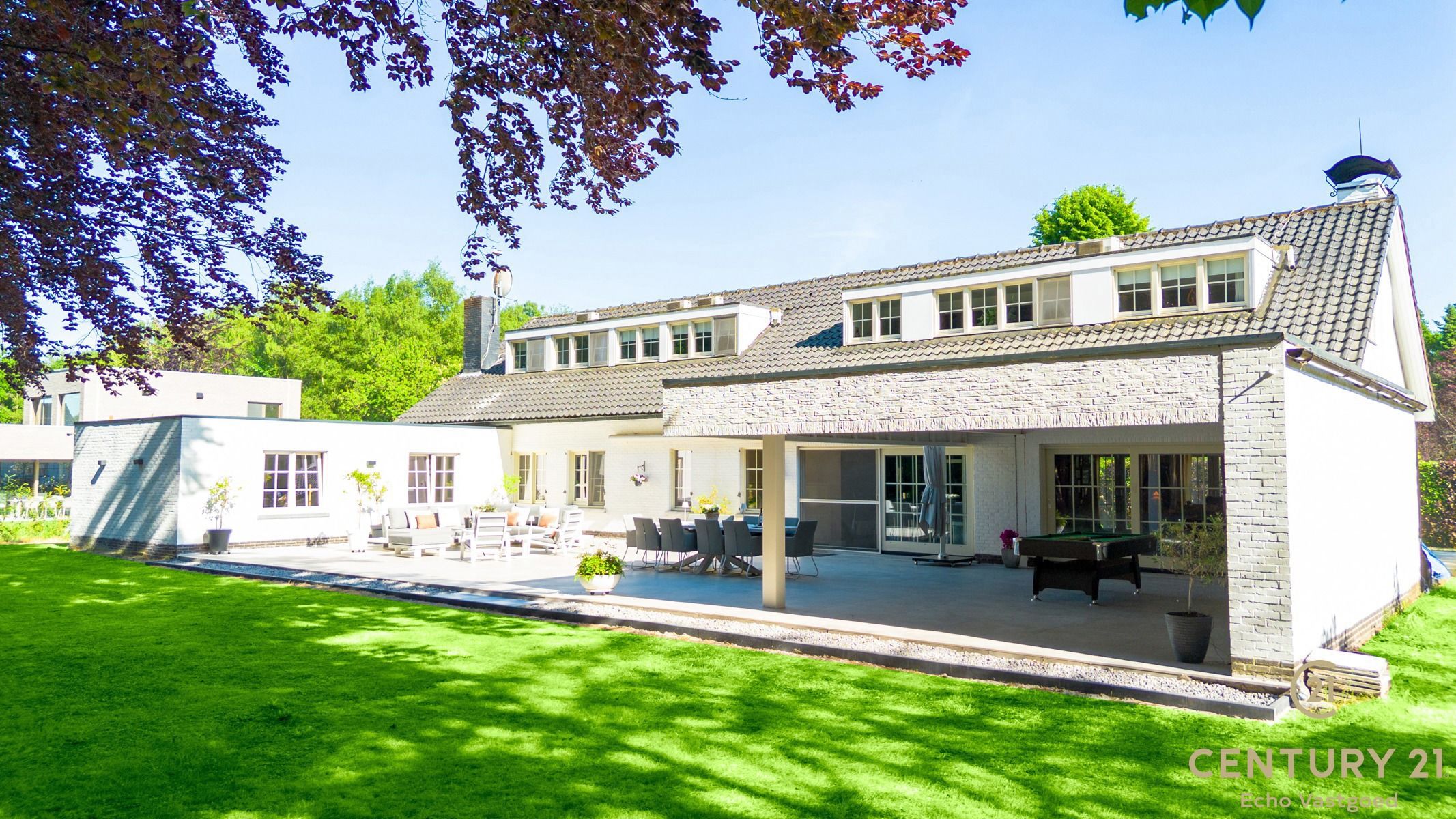 Villa met 5 slaapkamers, 3 badkamers en uniek groen uitzicht foto 33