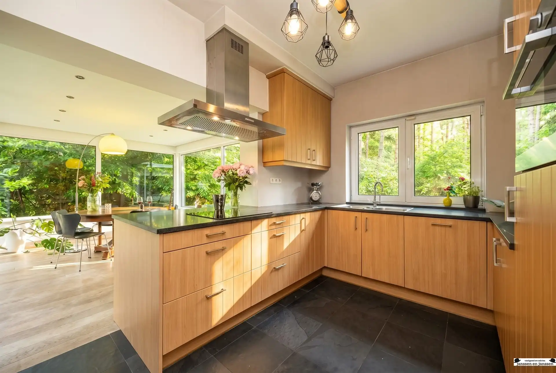 Exclusieve villa op royaal perceel van 3.000 m² grenzend aan uniek natuurdomein foto 10