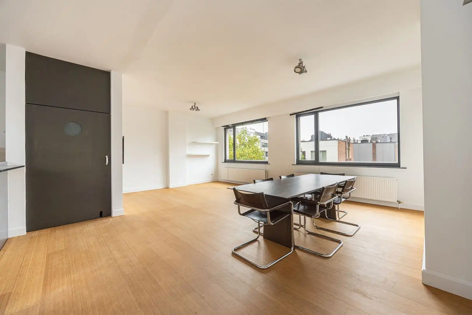 Licht appartement met 2 slaapkamers aan het Zuidpark foto 2
