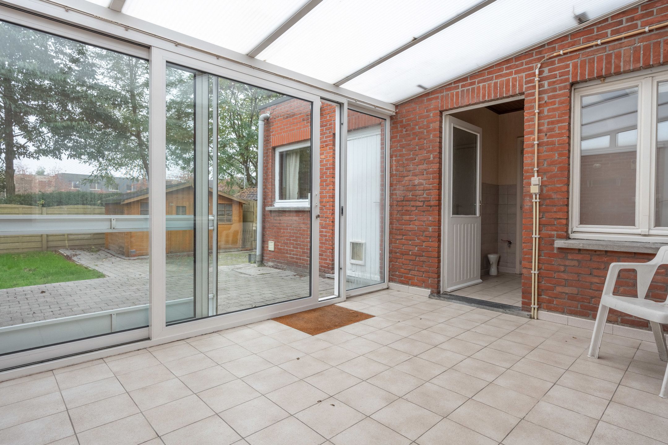 Op te frissen woning met o.a. 3 slpks en garage op 295m². foto 12