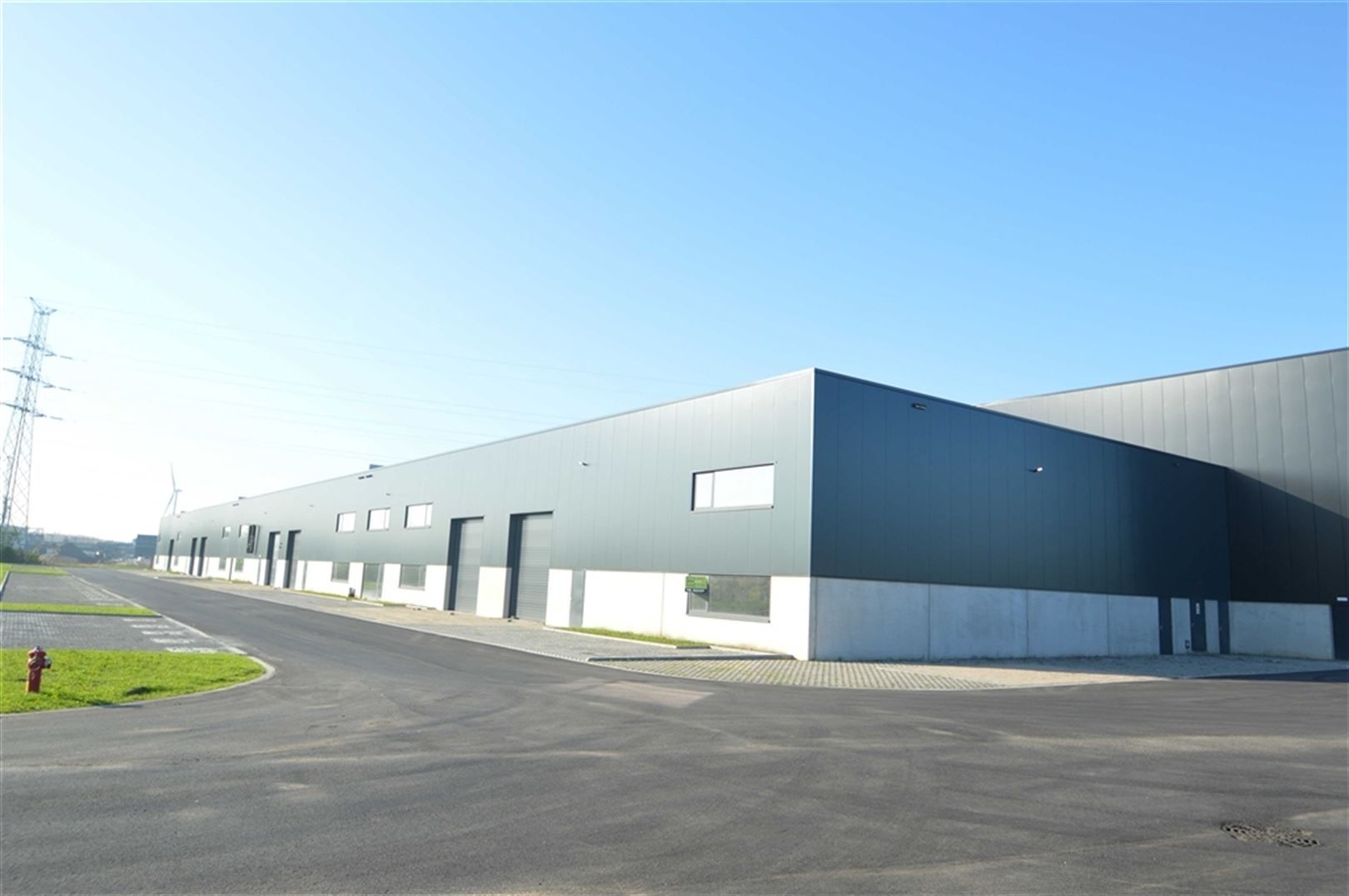 Nieuwbouw KMO units op strategische ligging  foto {{pictureIndex}}