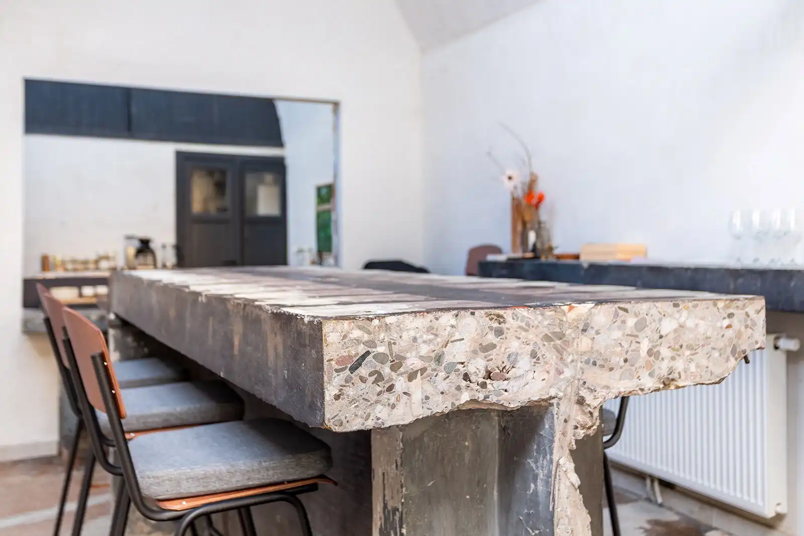 Eigenzinnig atelier in kleinschalig gebouw foto 22