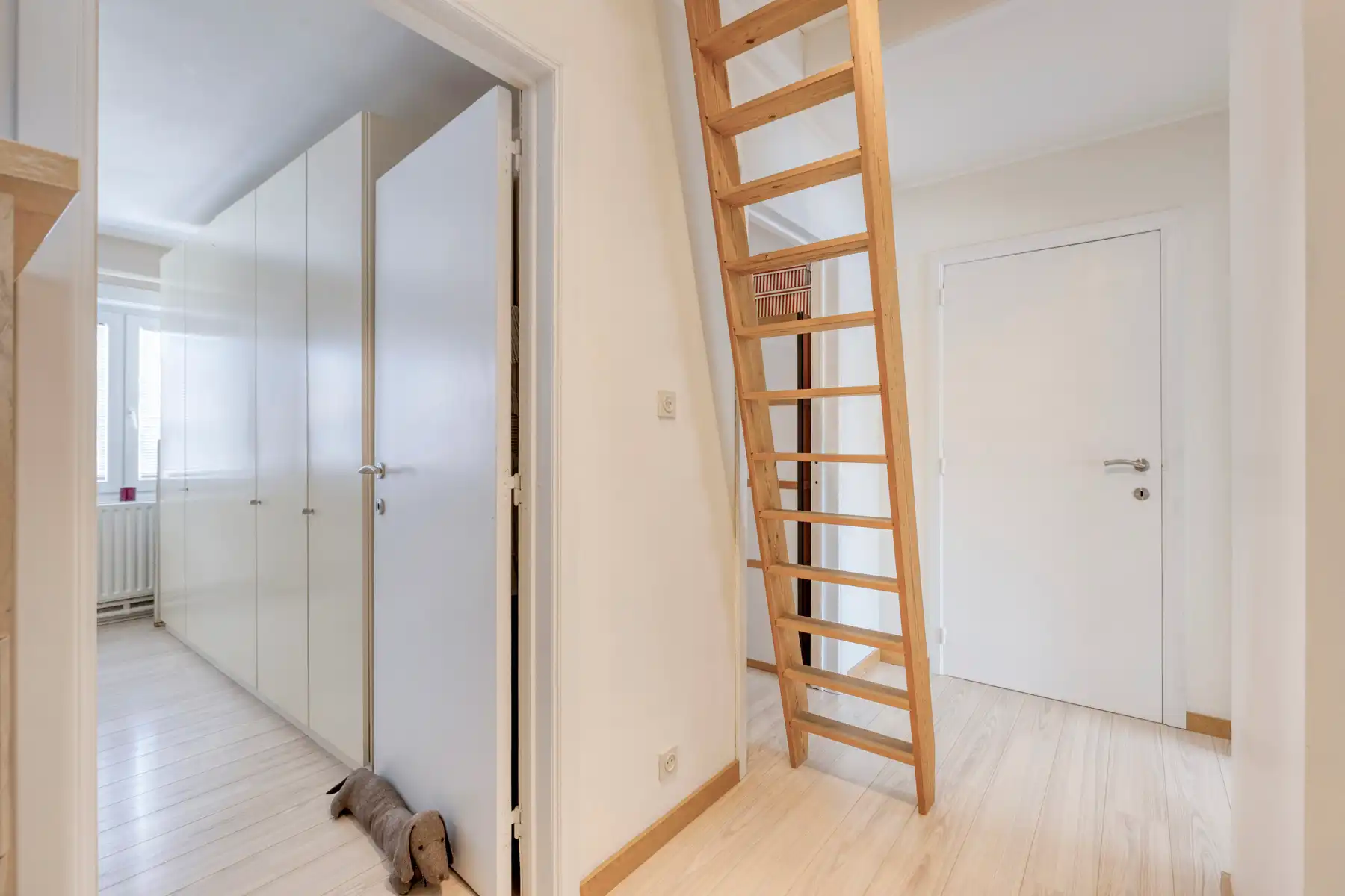 Charmante villa op toplocatie met ruime garage foto 17