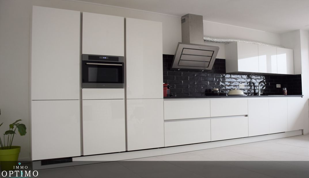 Appartement met 3slaapkamers + berging in kelder + afzonderlijke garage te Houthalen-Helchteren foto {{pictureIndex}}