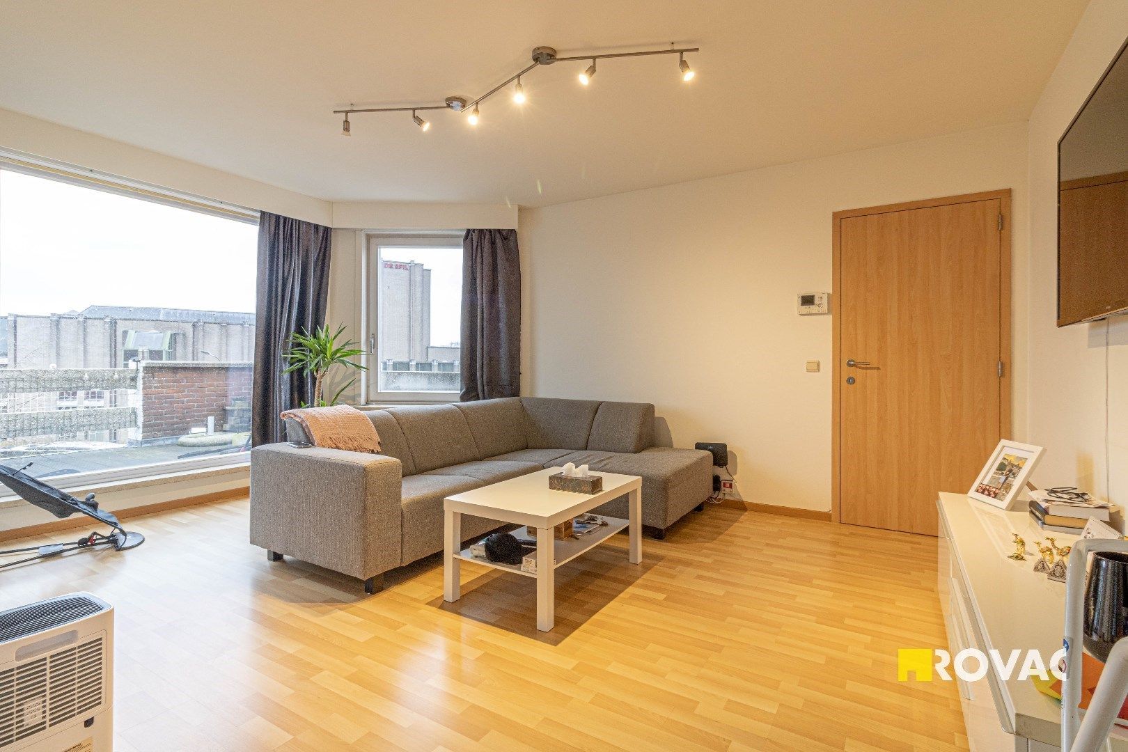 Zeer verzorgd éénslaapkamer appartement met zeer ruim terras nabij het centrum van Roeselare  foto 3