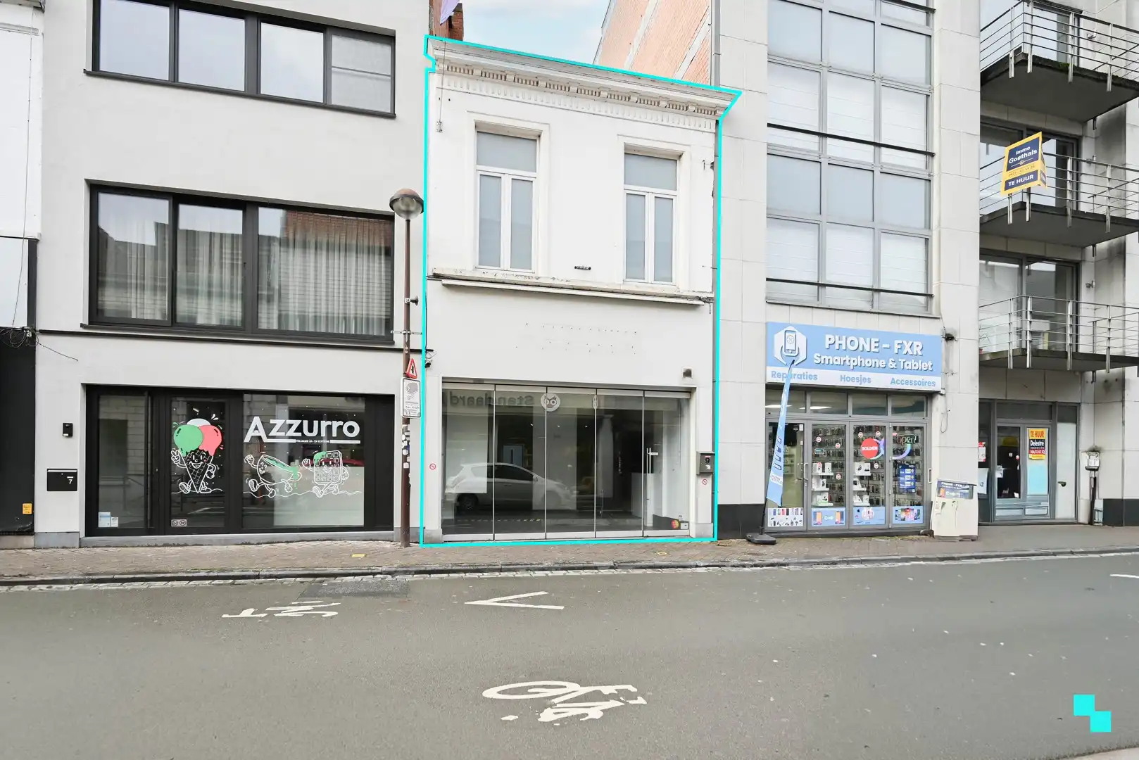 Te renoveren karaktervol handelspand in centrum Waregem foto {{pictureIndex}}