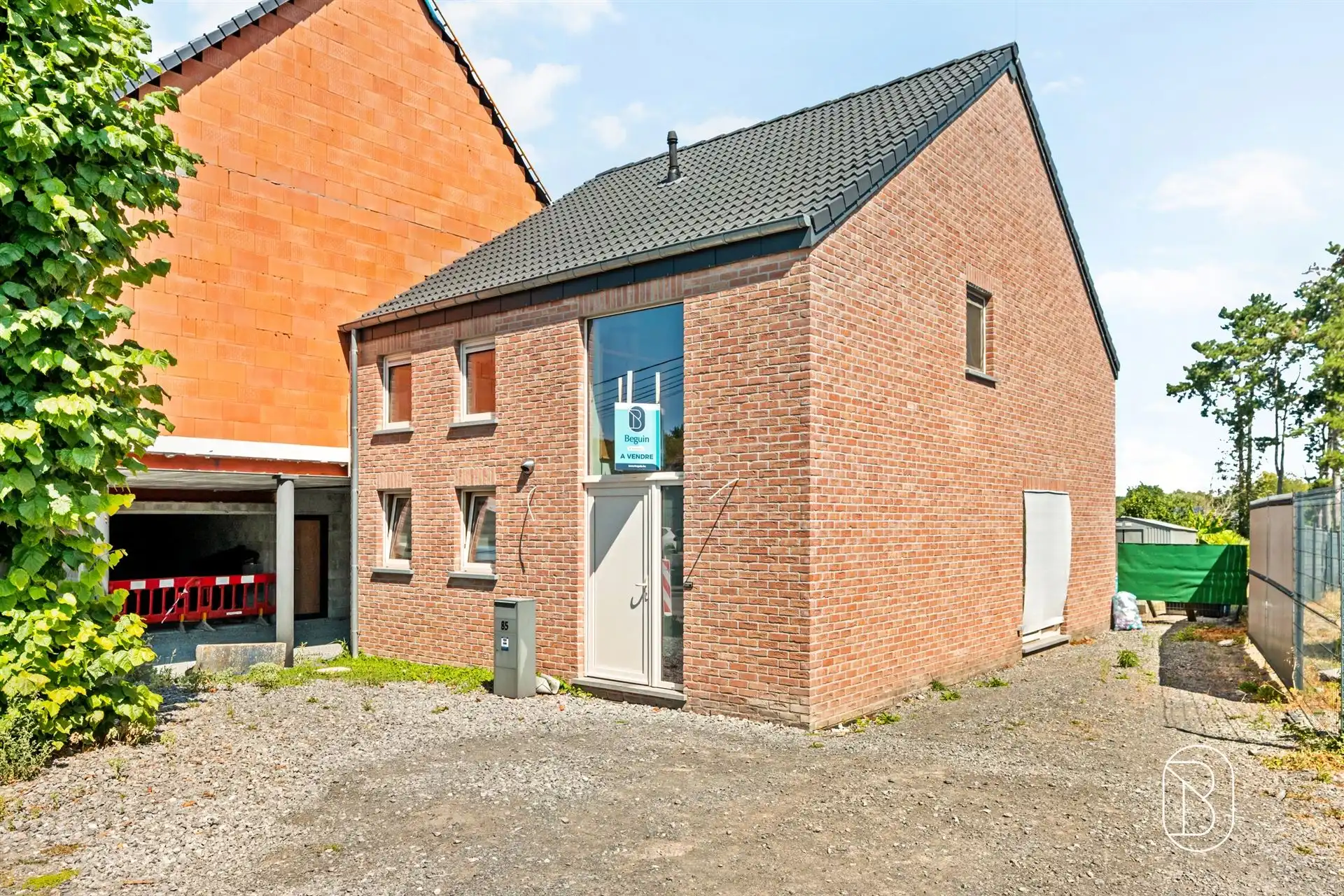 Recente woning (2021) met 4 slpk en zwembad! foto 2